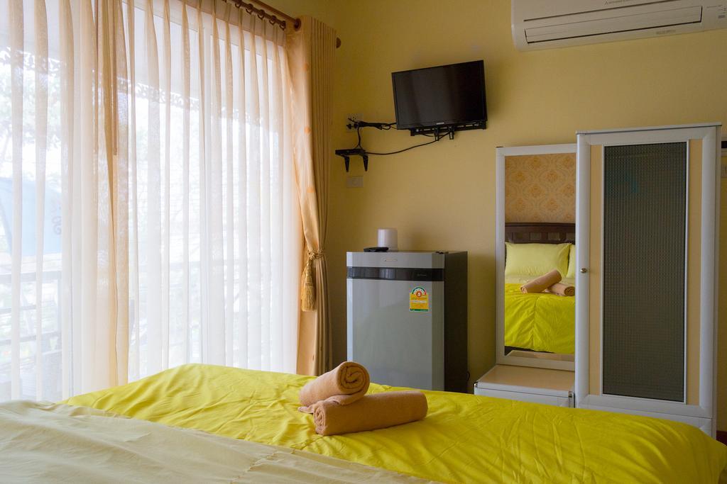 Rak Ban Kerd House Hotel Ko Si Chang Quarto foto