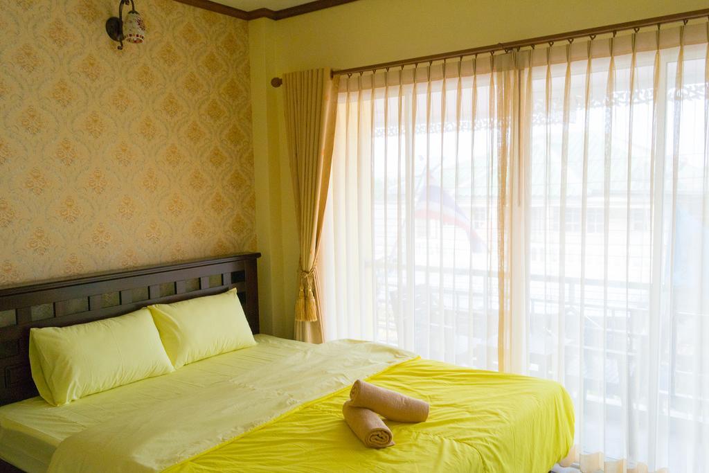 Rak Ban Kerd House Hotel Ko Si Chang Quarto foto