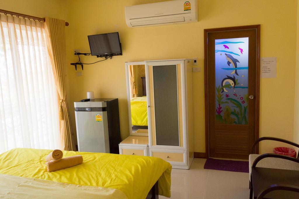 Rak Ban Kerd House Hotel Ko Si Chang Quarto foto