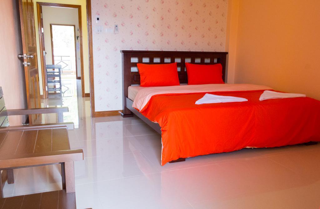 Rak Ban Kerd House Hotel Ko Si Chang Quarto foto