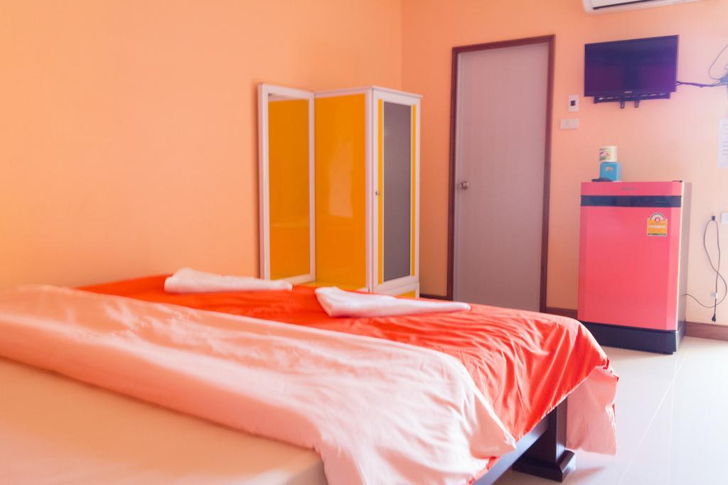 Rak Ban Kerd House Hotel Ko Si Chang Quarto foto