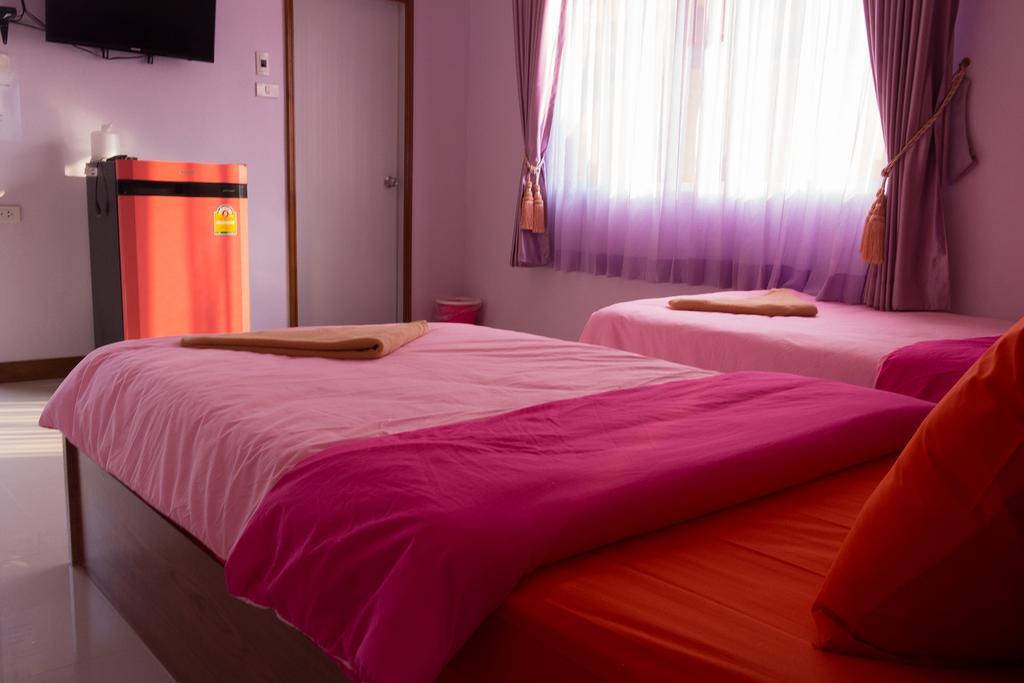 Rak Ban Kerd House Hotel Ko Si Chang Quarto foto