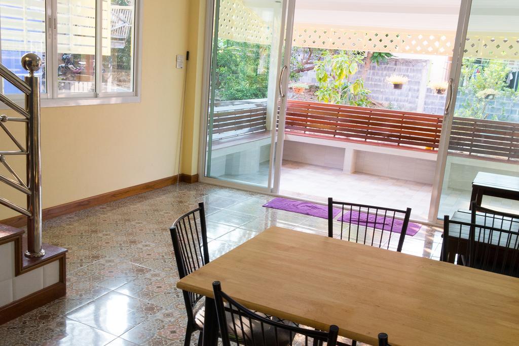 Rak Ban Kerd House Hotel Ko Si Chang Quarto foto